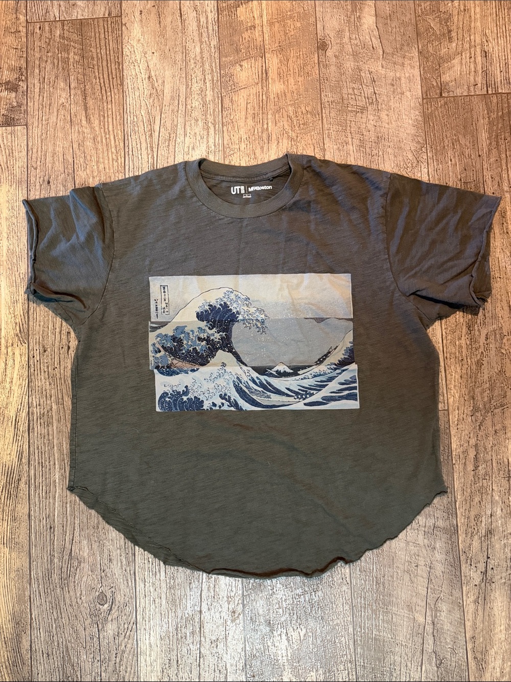 UT Graphic Wave Tee in Olive Green
